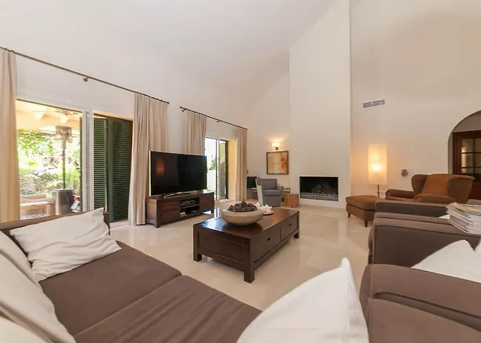 Willa El Limonero - *